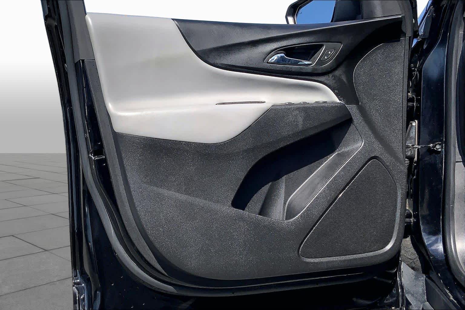 2023 Chevrolet Equinox photo 21 of 36