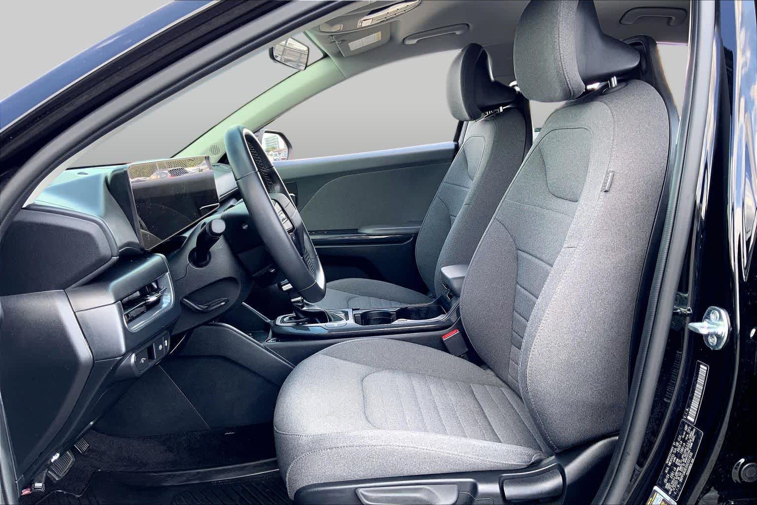 2025 Kia K4 photo 8 of 36