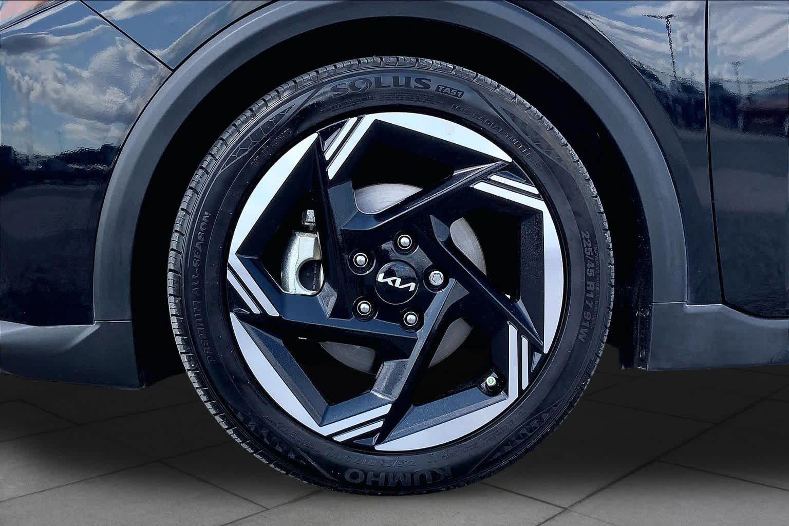 2025 Kia K4 photo 11 of 36