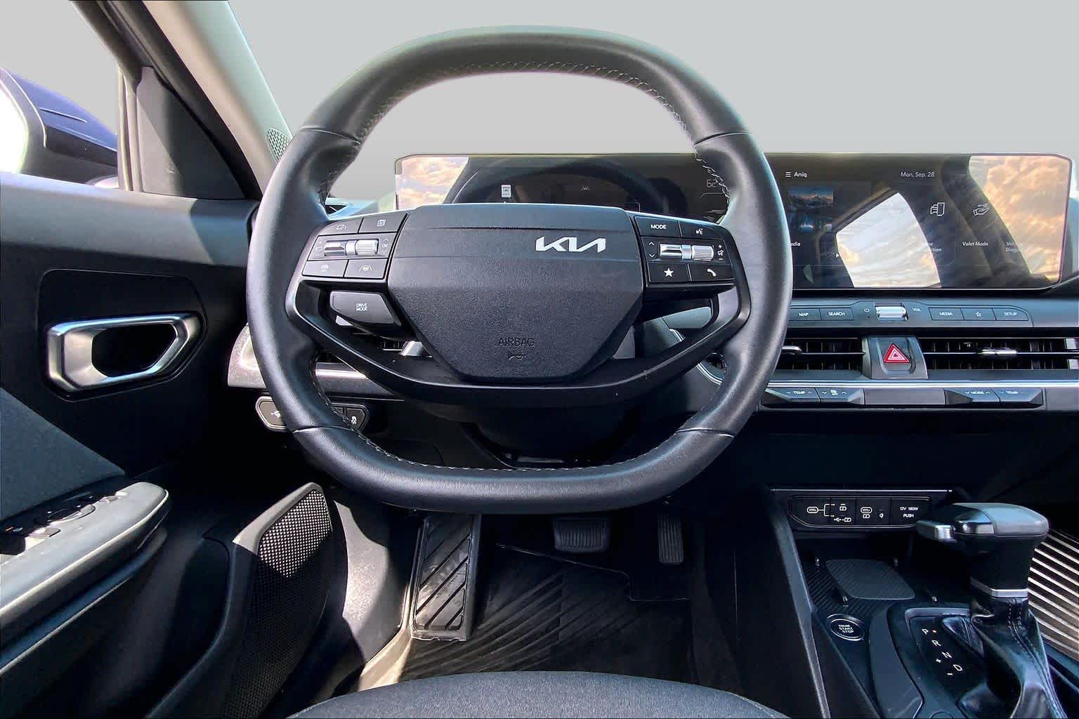 2025 Kia K4 photo 6 of 36