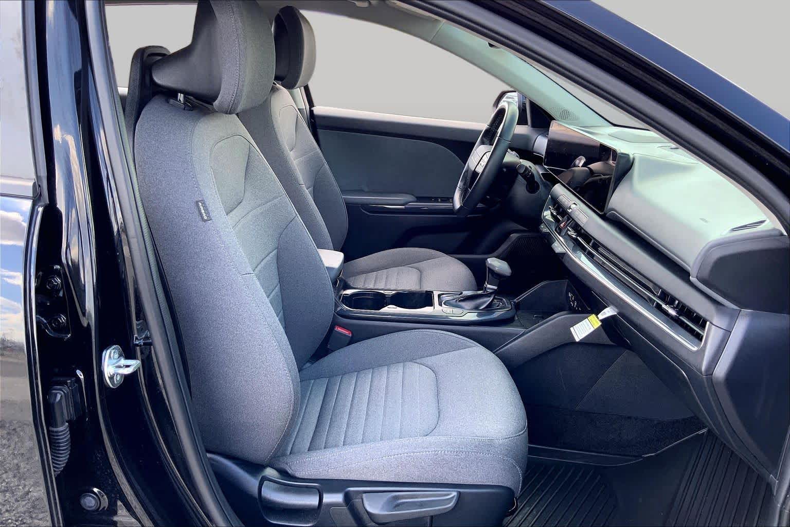 2025 Kia K4 photo 9 of 36