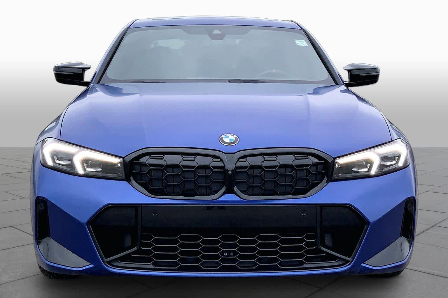 2025 BMW M340i photo 4 of 36