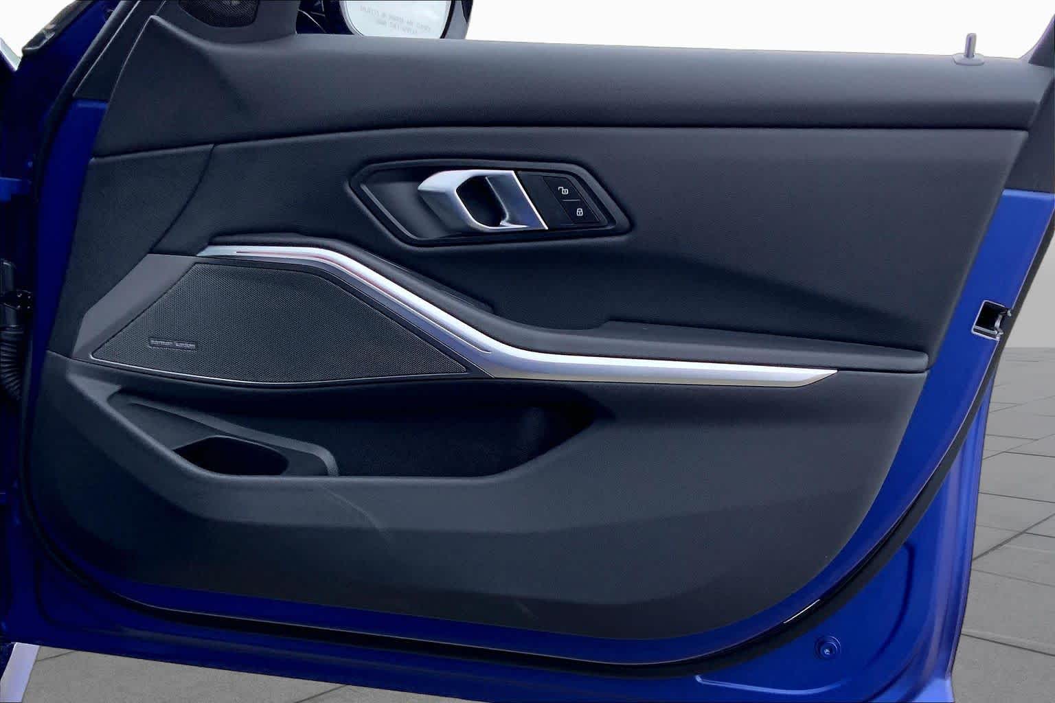 2025 BMW M340i photo 22 of 36