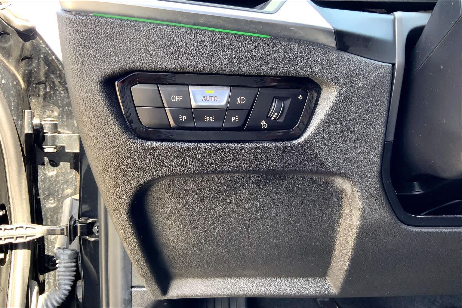 2024 BMW 330i photo 33 of 36