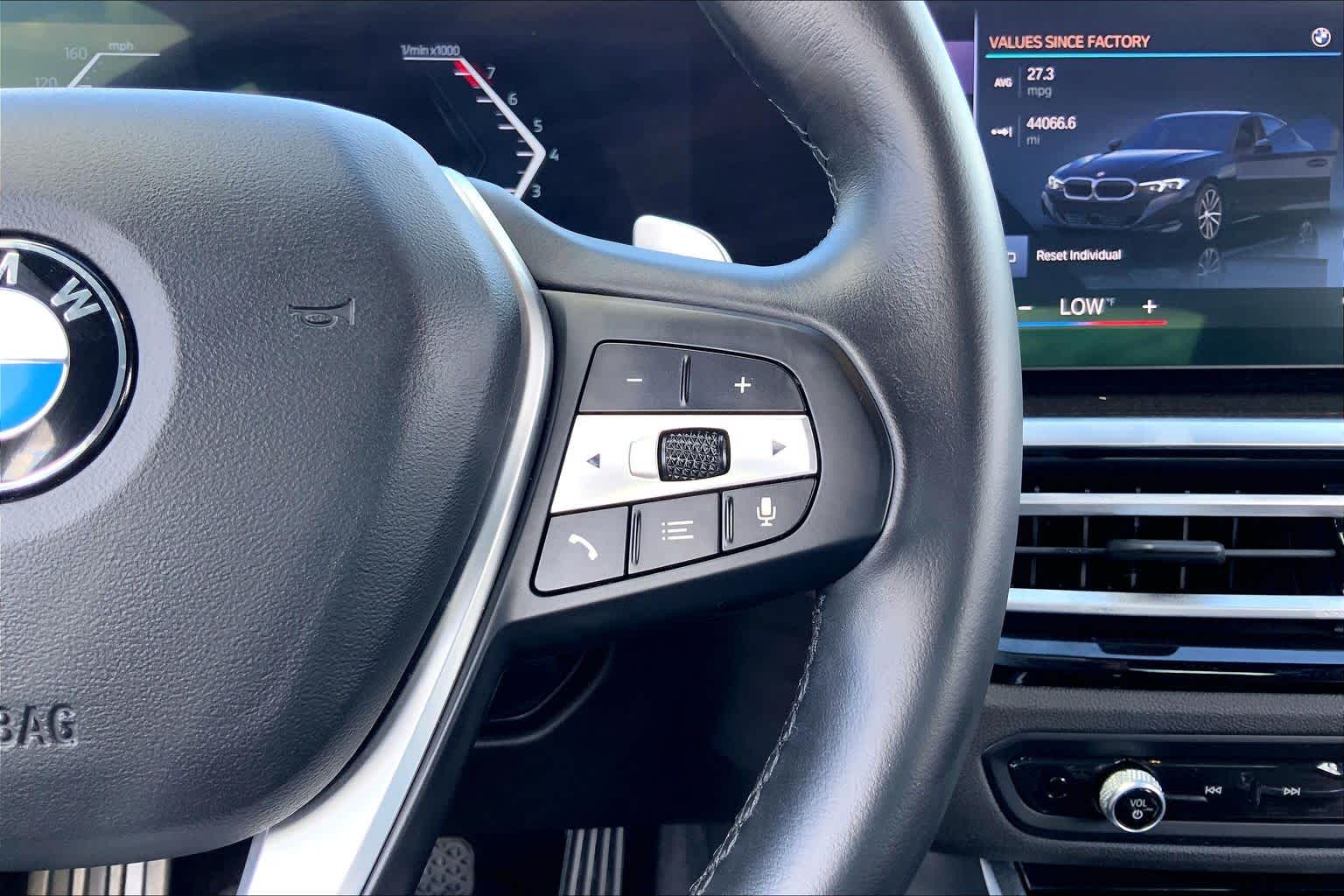 2024 BMW 330i photo 24 of 36