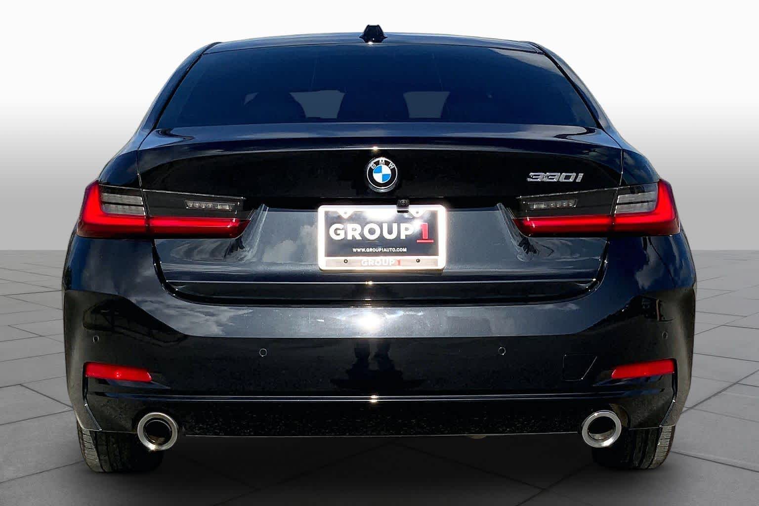 2024 BMW 330i photo 5 of 36