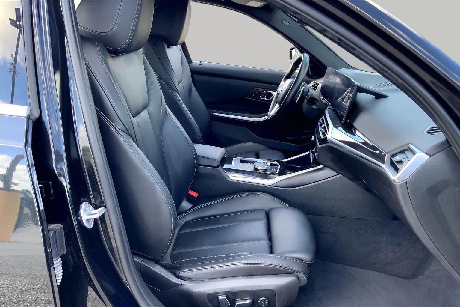 2024 BMW 330i photo 9 of 36