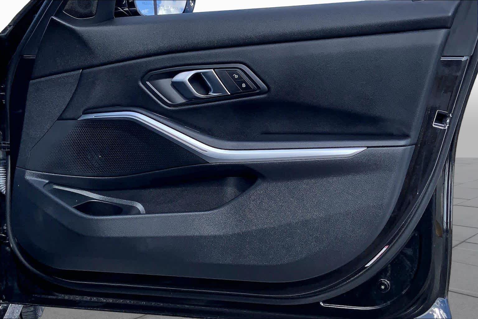 2024 BMW 330i photo 22 of 36