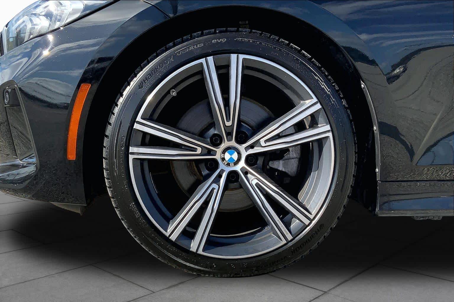 2024 BMW 330i photo 11 of 36