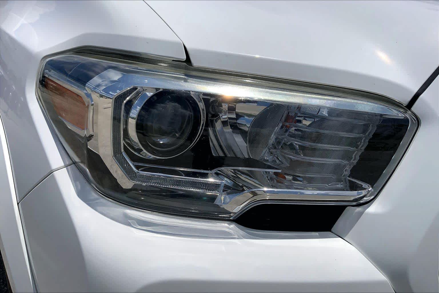 2020 Toyota Tacoma TRD Sport Super White at Group 1 GMC Buick South