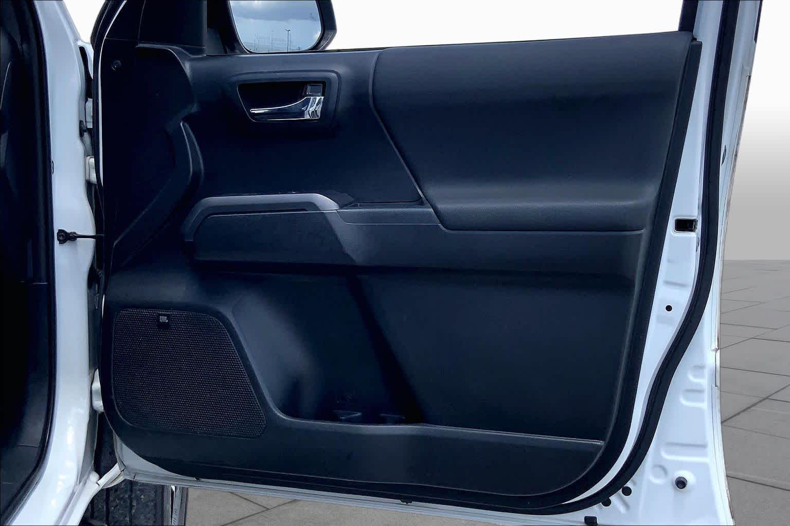 2020 Toyota Tacoma TRD Sport Super White at Group 1 GMC Buick South