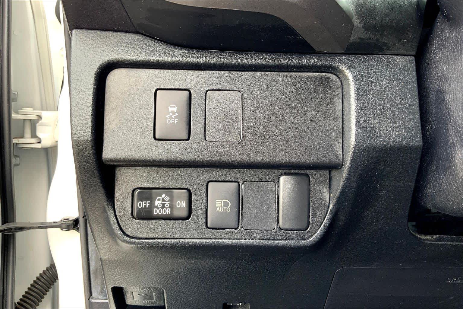 2020 Toyota Tacoma SR5 Super White at Group 1 Toyota Southwest
