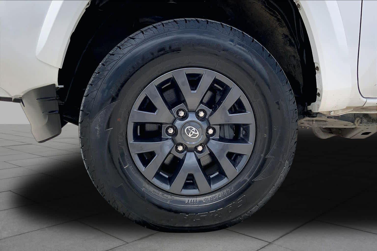2022 Toyota Tacoma SR5 White at Group 1 Toyota Southwest
