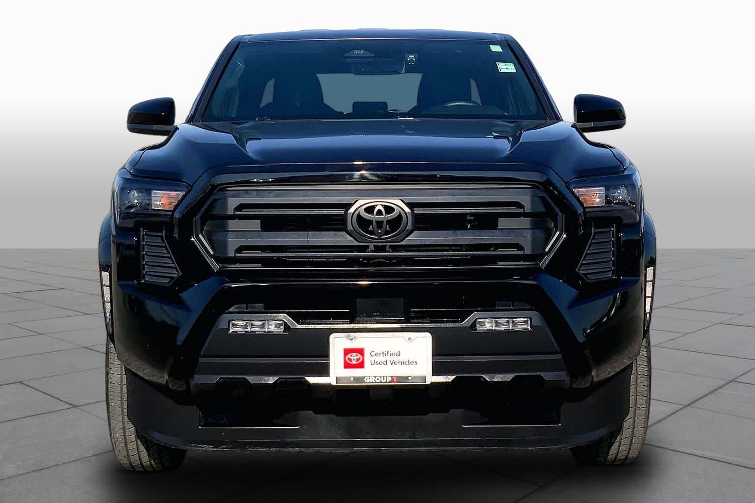 2025 Toyota Tacoma photo 4 of 36
