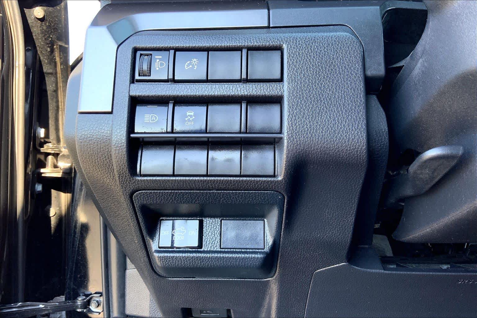 2025 Toyota Tacoma photo 33 of 36