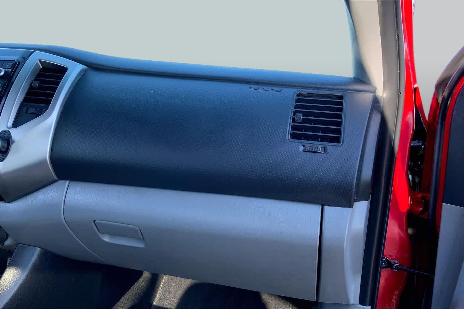 2014 Toyota Tacoma photo 18 of 36