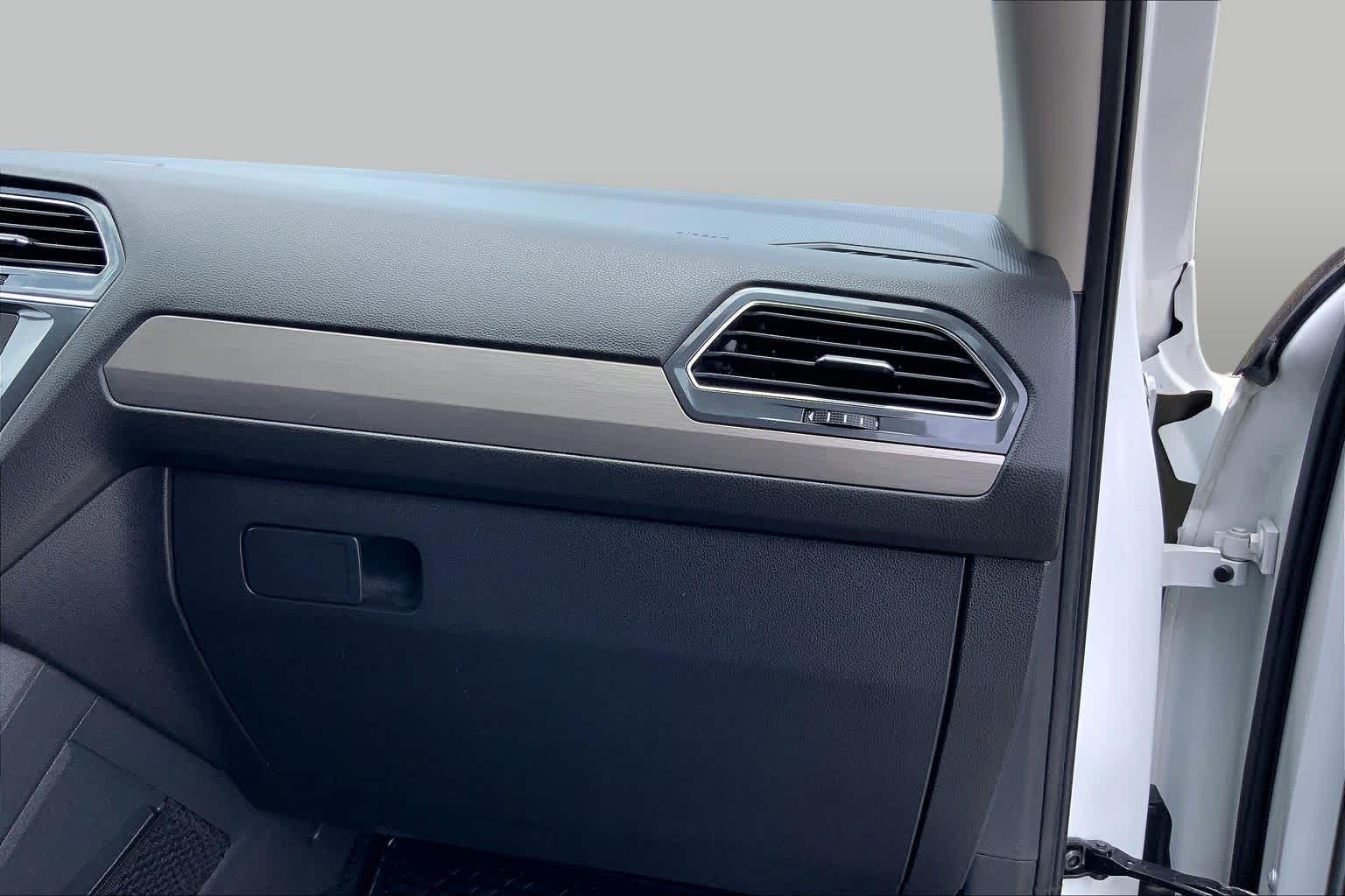 2018 Volkswagen Tiguan SE Pure White at AutoNation USA Katy