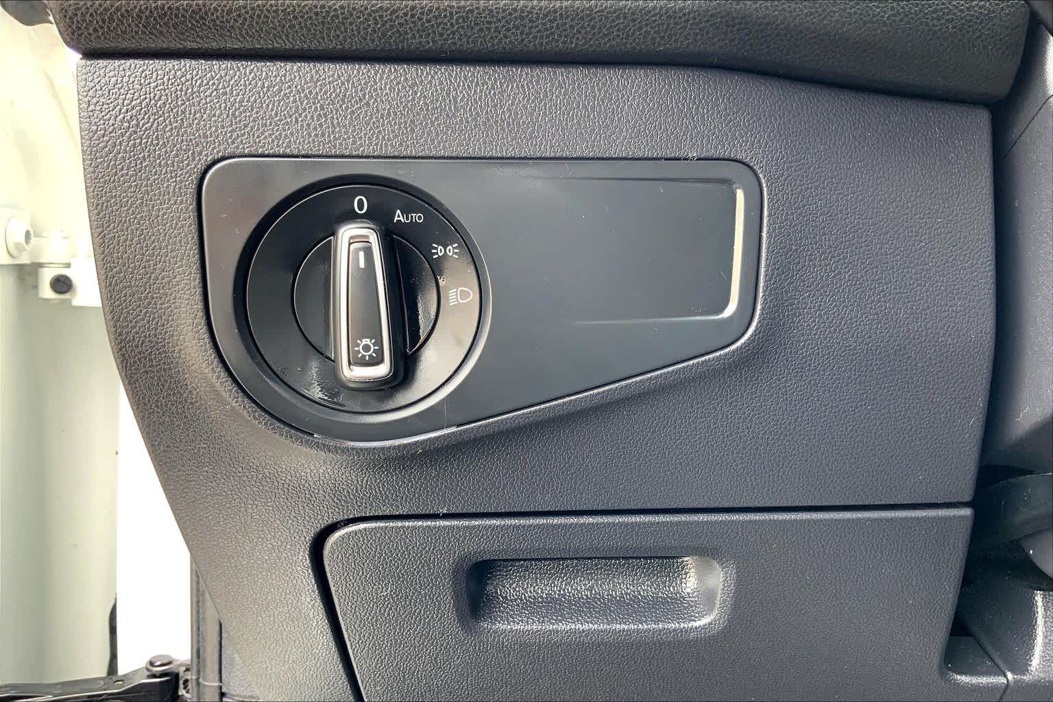 2018 Volkswagen Tiguan SE Pure White at AutoNation USA Katy
