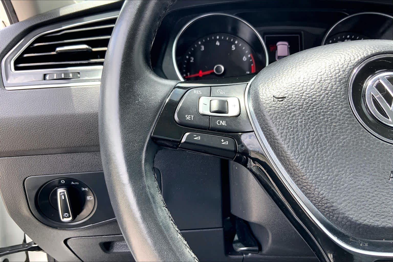 2018 Volkswagen Tiguan SE Pure White at AutoNation USA Katy