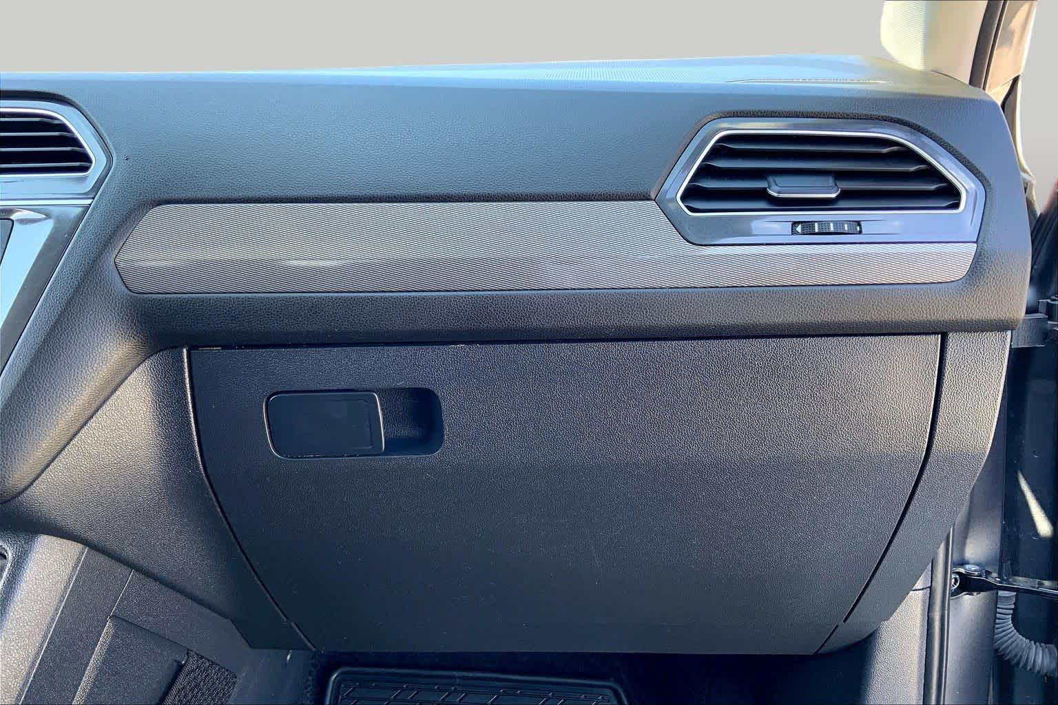 2024 Volkswagen Tiguan photo 18 of 36