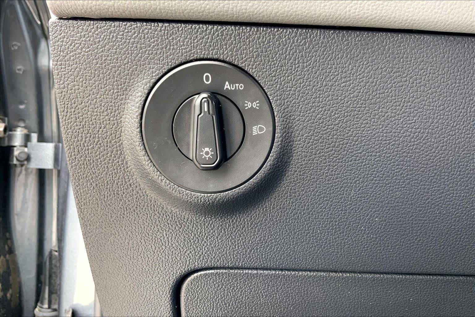 2022 Volkswagen Taos SE Platinum Gray Metallic at Lexus Southwest Houston