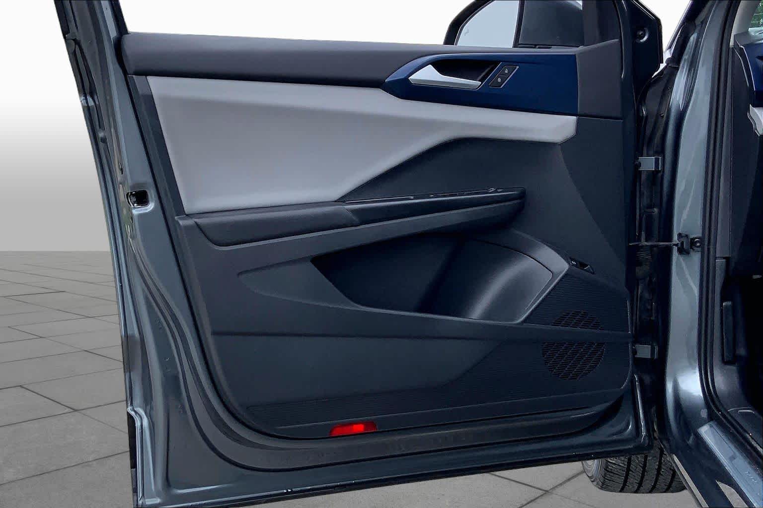 2022 Volkswagen Taos SE Platinum Gray Metallic at Lexus Southwest Houston