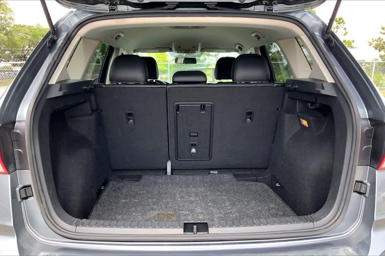 2022 Volkswagen Taos SE Platinum Gray Metallic at Lexus Southwest Houston