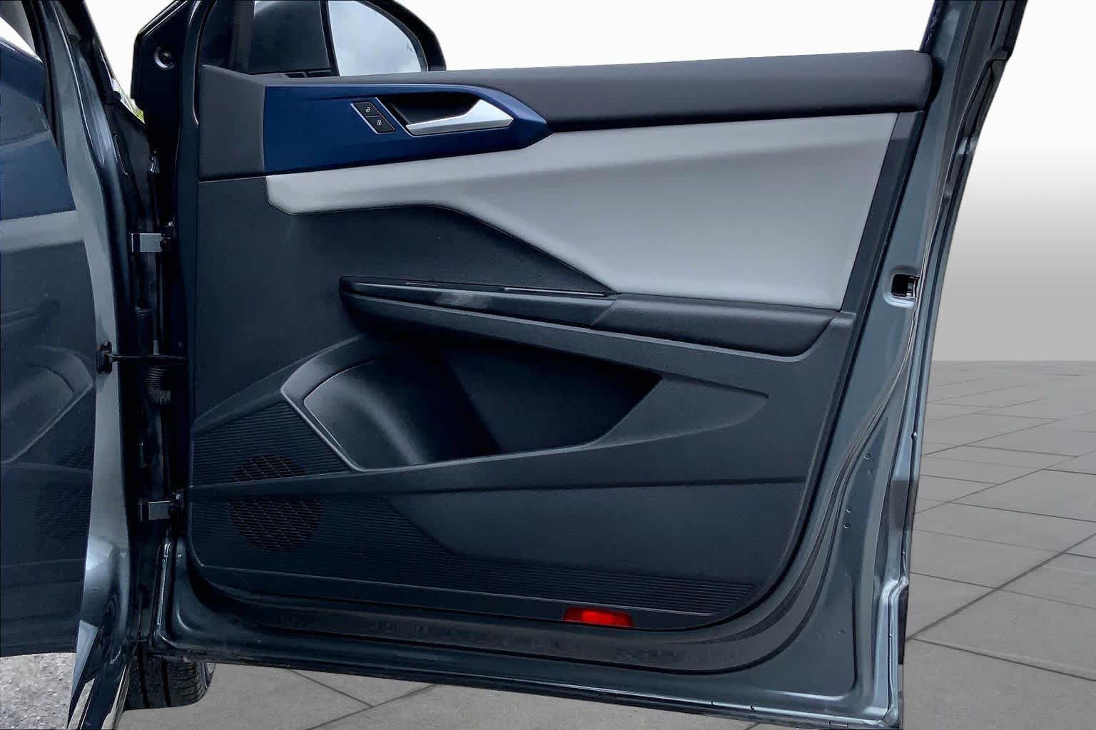 2022 Volkswagen Taos SE Platinum Gray Metallic at Lexus Southwest Houston