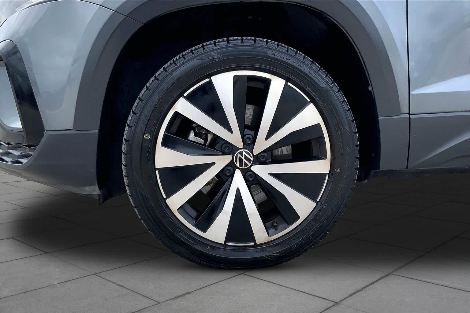 2022 Volkswagen Taos SE Platinum Gray Metallic at Lexus Southwest Houston