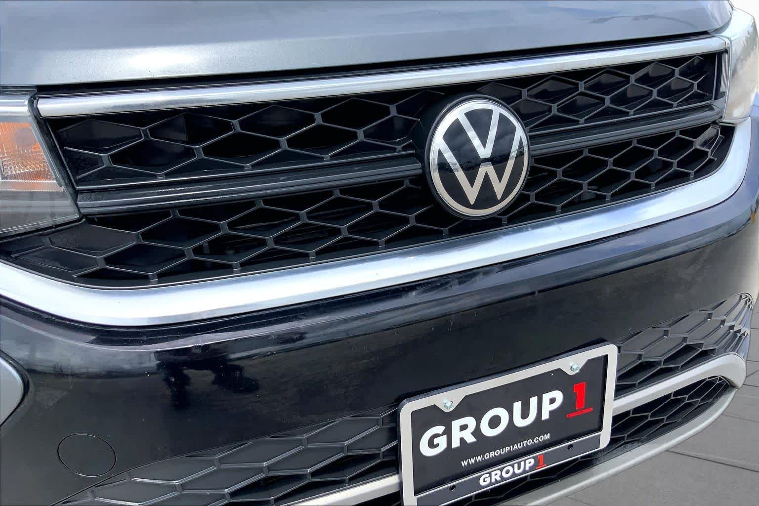 2022 Volkswagen Taos SE Platinum Gray Metallic at Lexus Southwest Houston