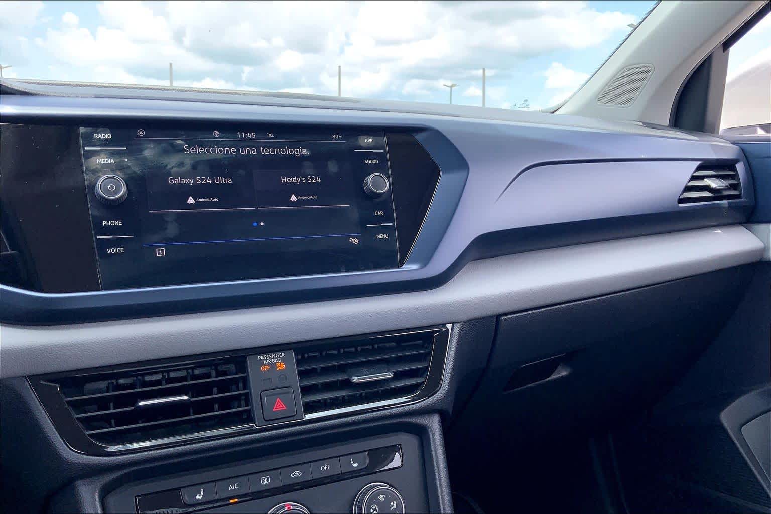 2022 Volkswagen Taos SE Pure White at Westside Kia