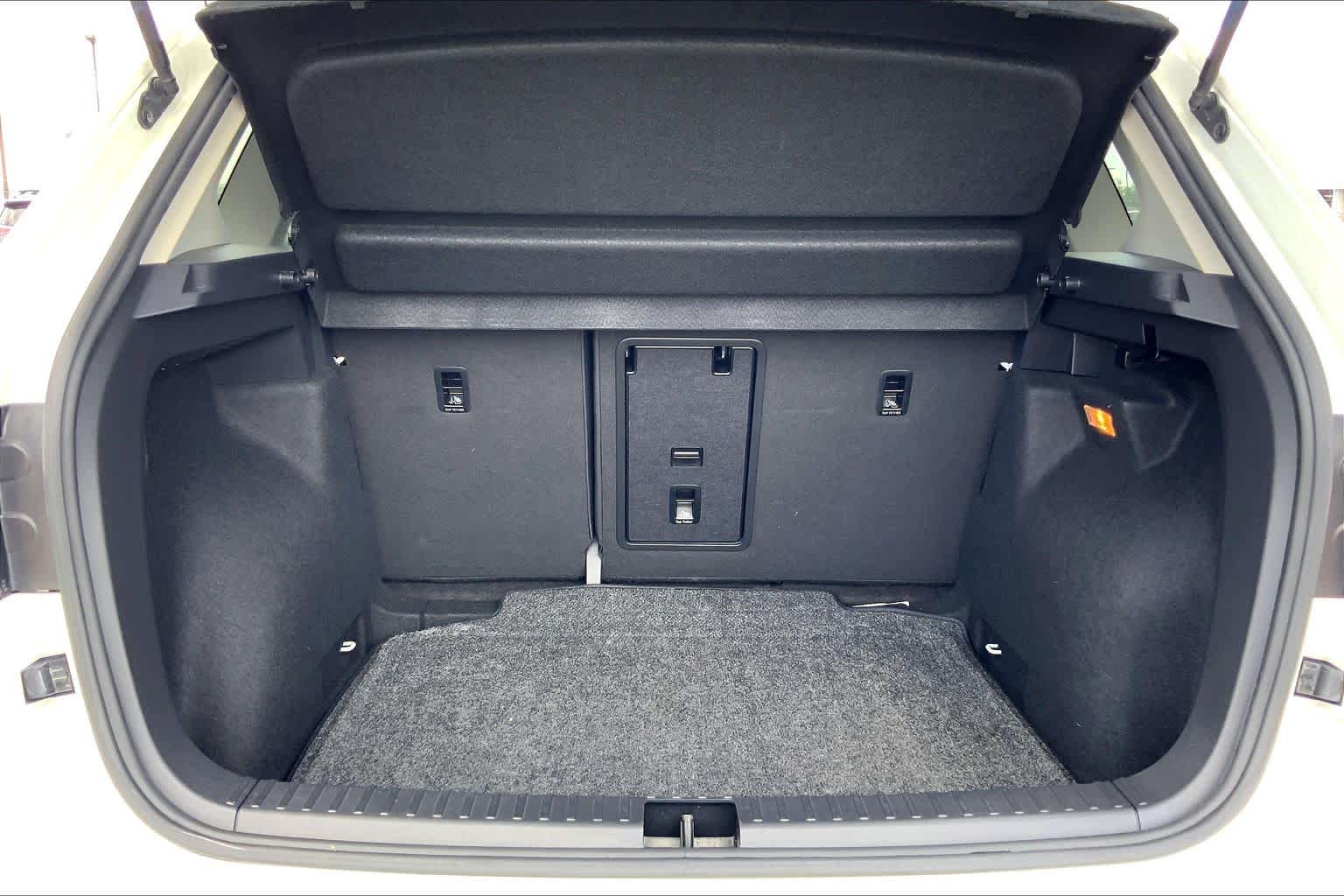 2022 Volkswagen Taos SE Pure White at Westside Kia