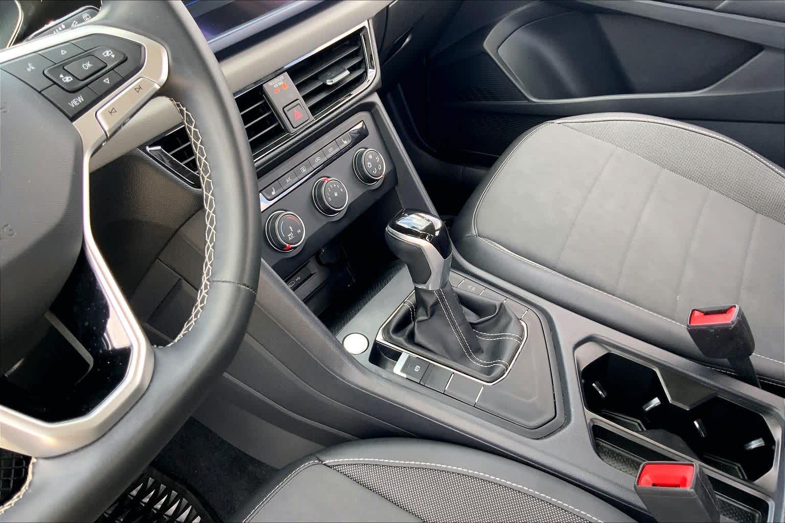 2022 Volkswagen Taos SE Pure White at Westside Kia