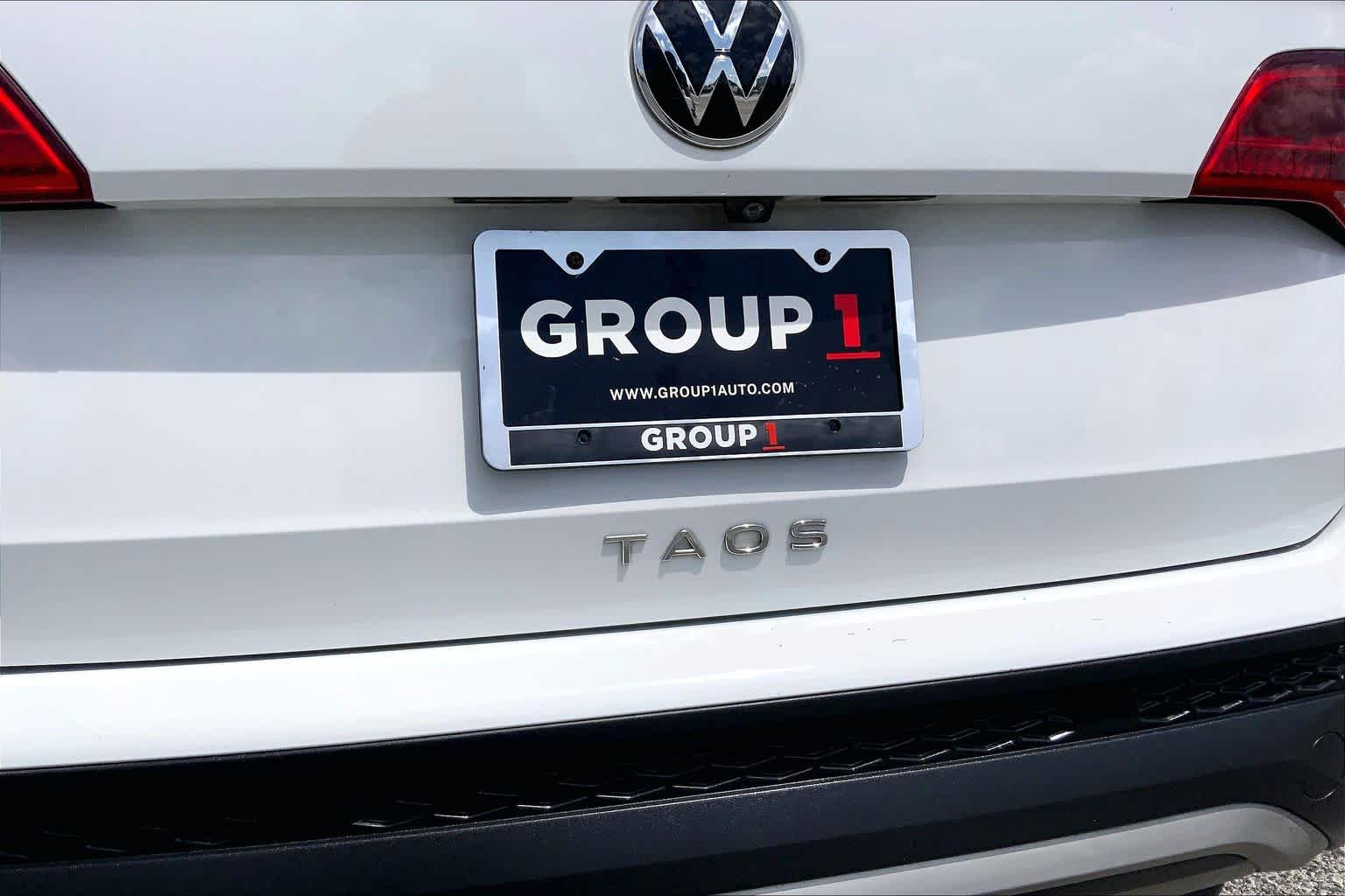 2022 Volkswagen Taos SE Pure White at Westside Kia