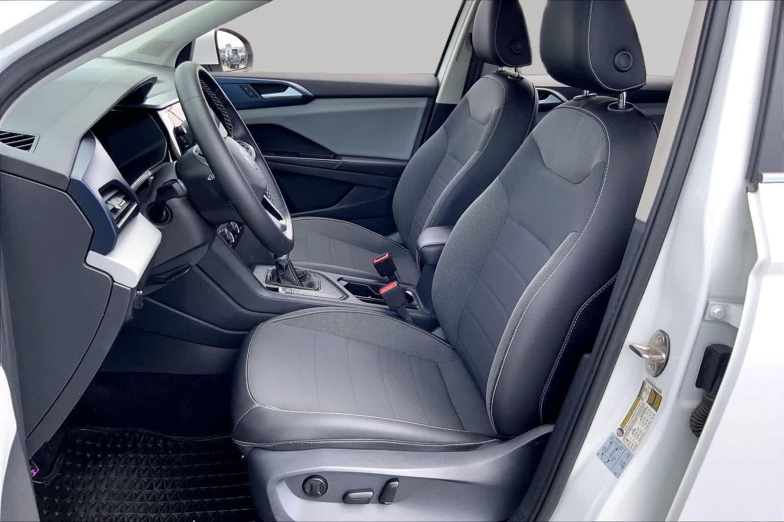 2022 Volkswagen Taos SE Pure White at Westside Kia