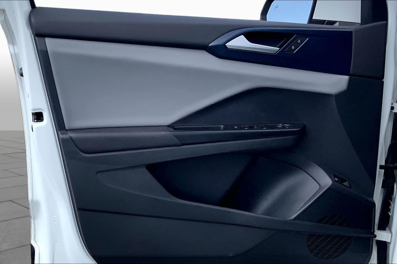 2022 Volkswagen Taos SE Pure White at Westside Kia