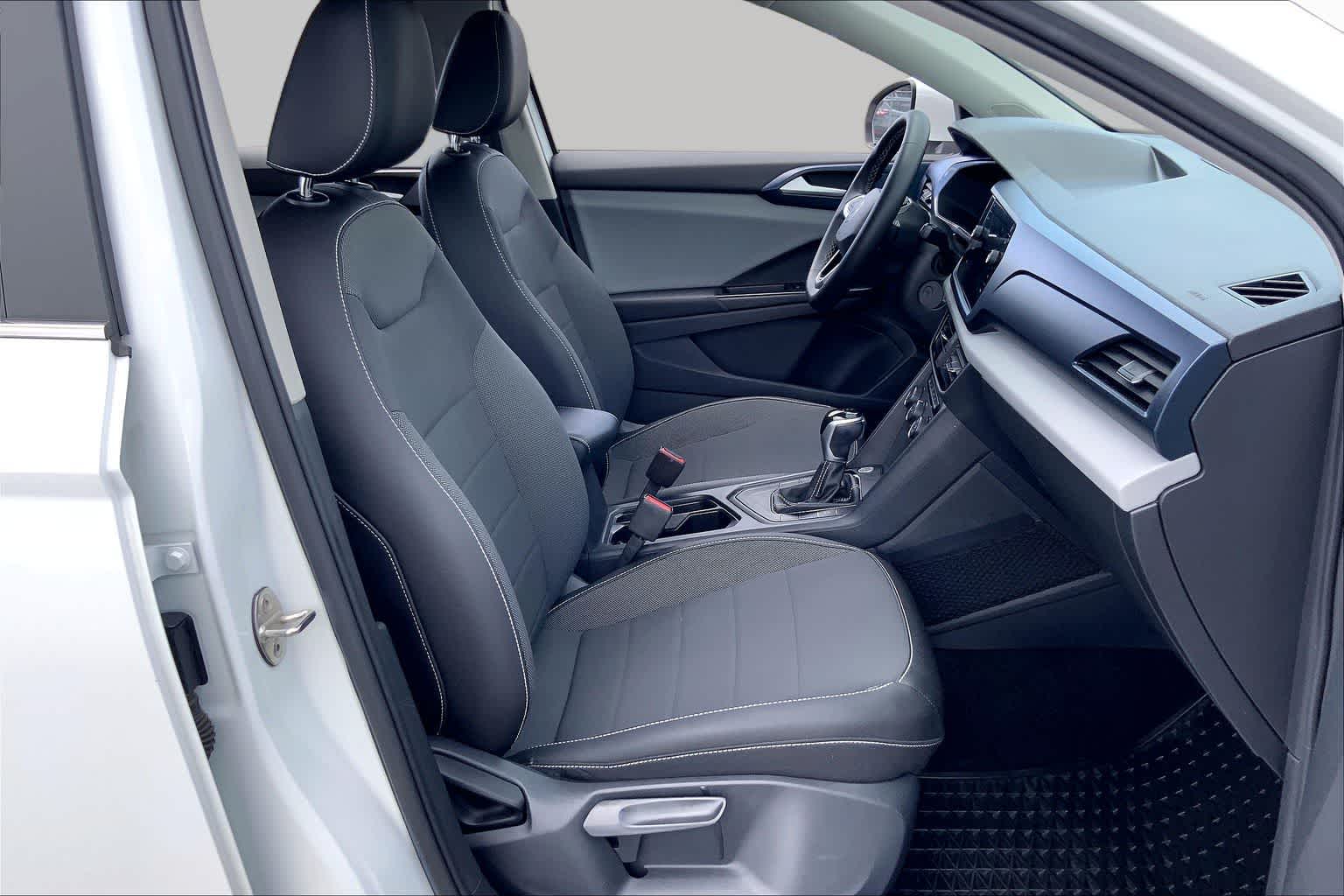 2022 Volkswagen Taos SE Pure White at Westside Kia