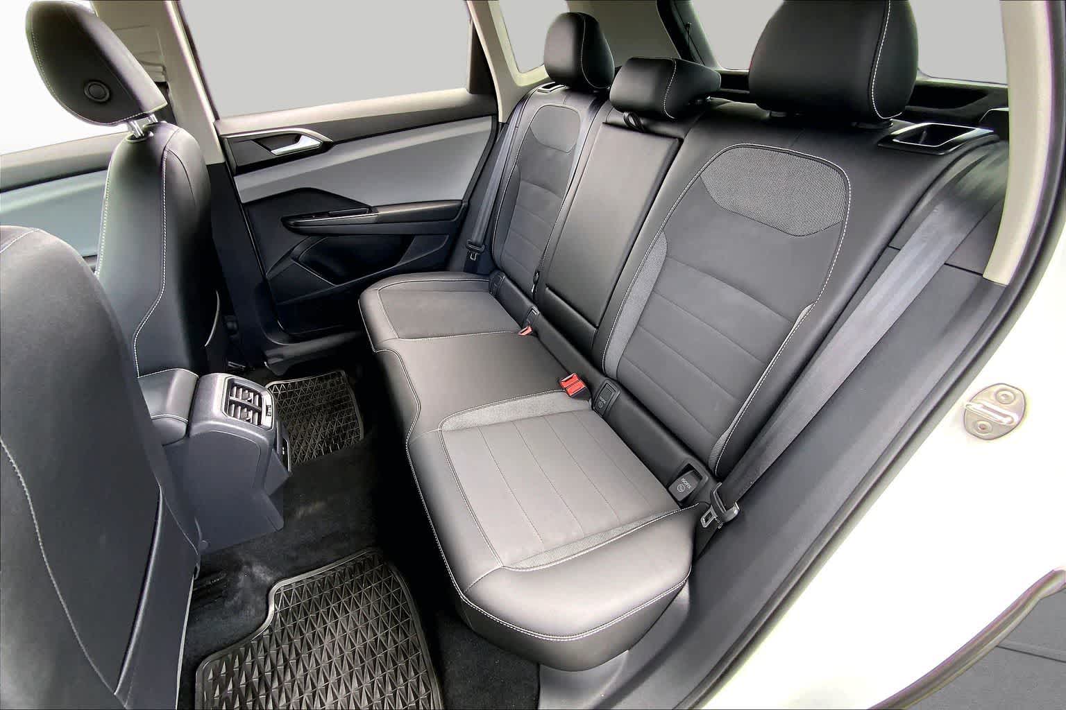 2022 Volkswagen Taos SE Pure White at Westside Kia