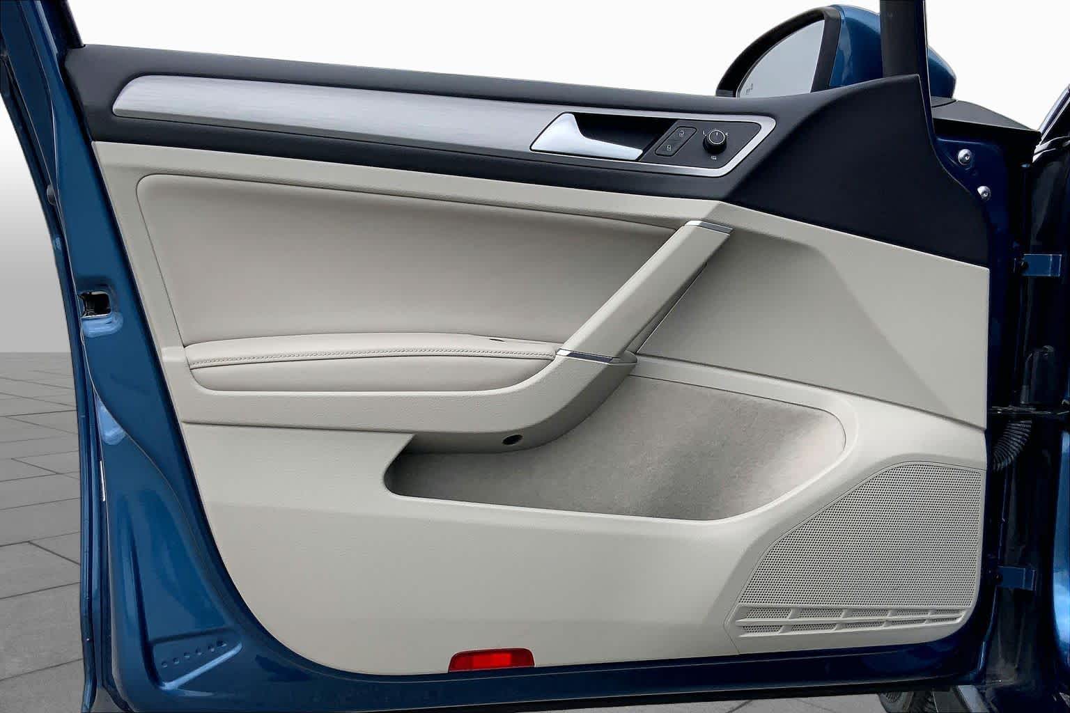 2017 Volkswagen Golf photo 21 of 36