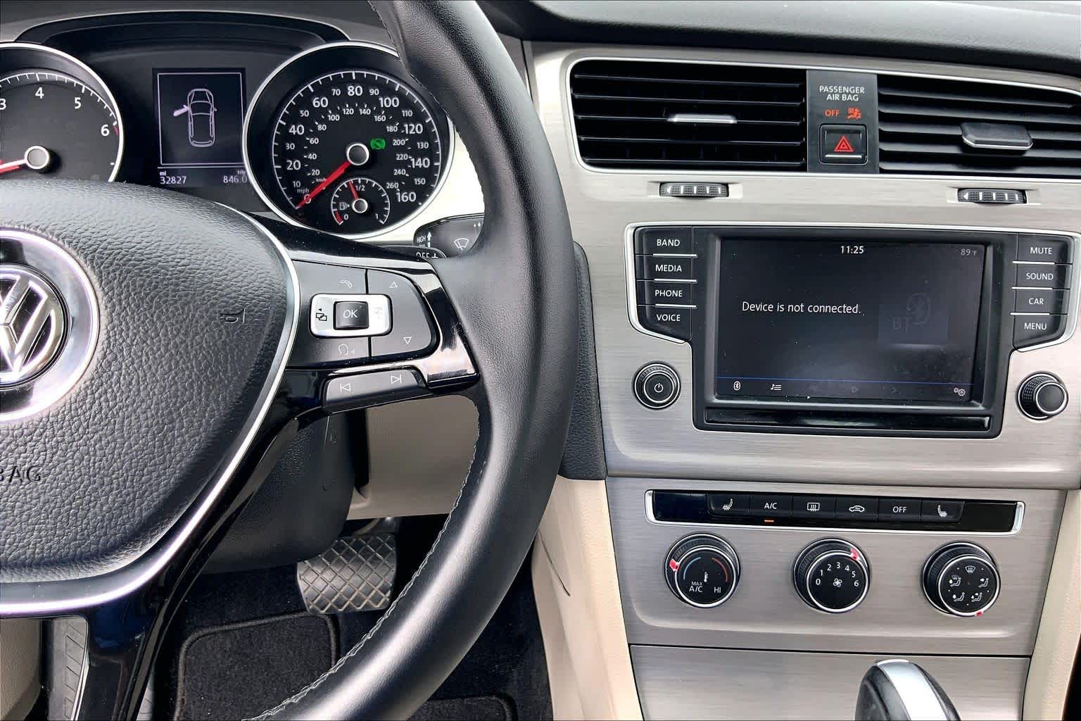 2017 Volkswagen Golf photo 24 of 36
