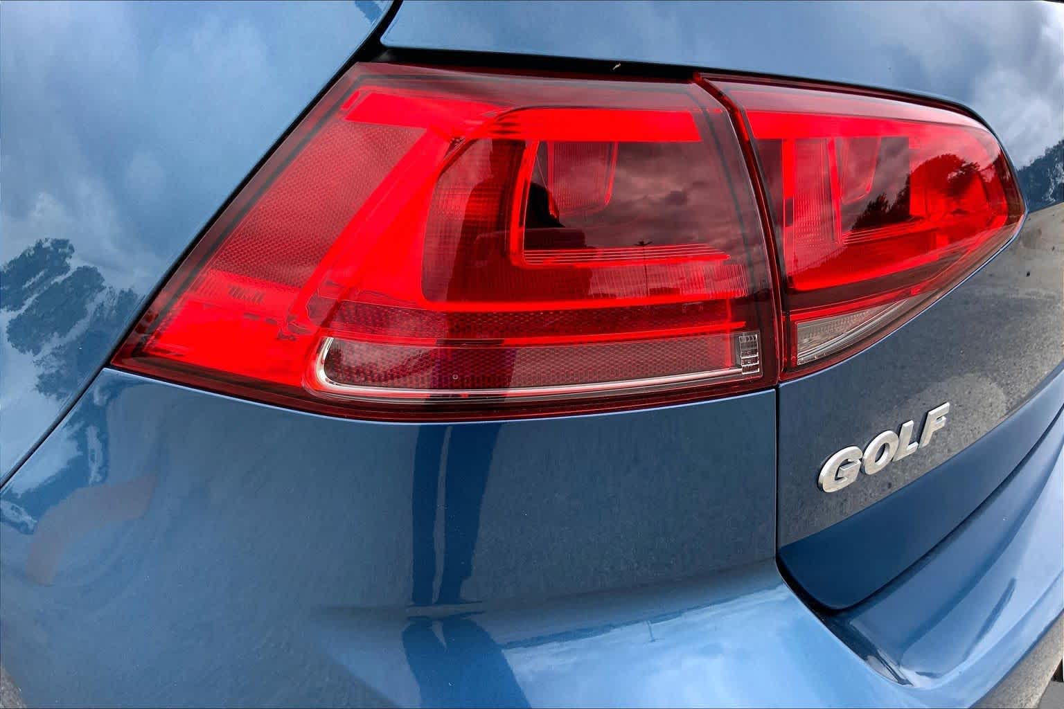 2017 Volkswagen Golf photo 28 of 36