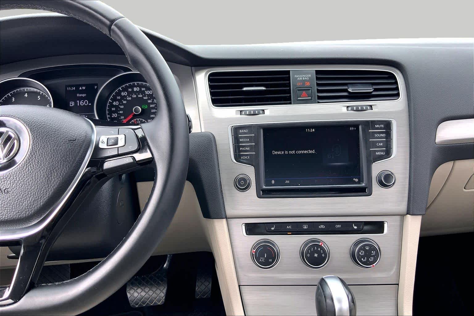 2017 Volkswagen Golf photo 7 of 36