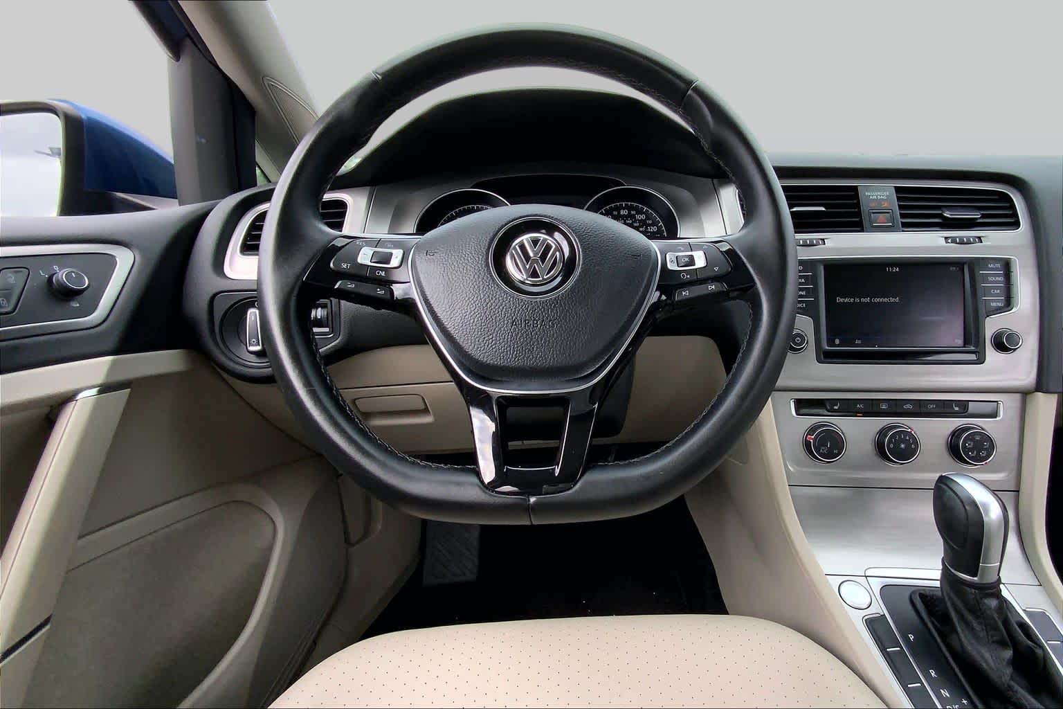 2017 Volkswagen Golf photo 6 of 36
