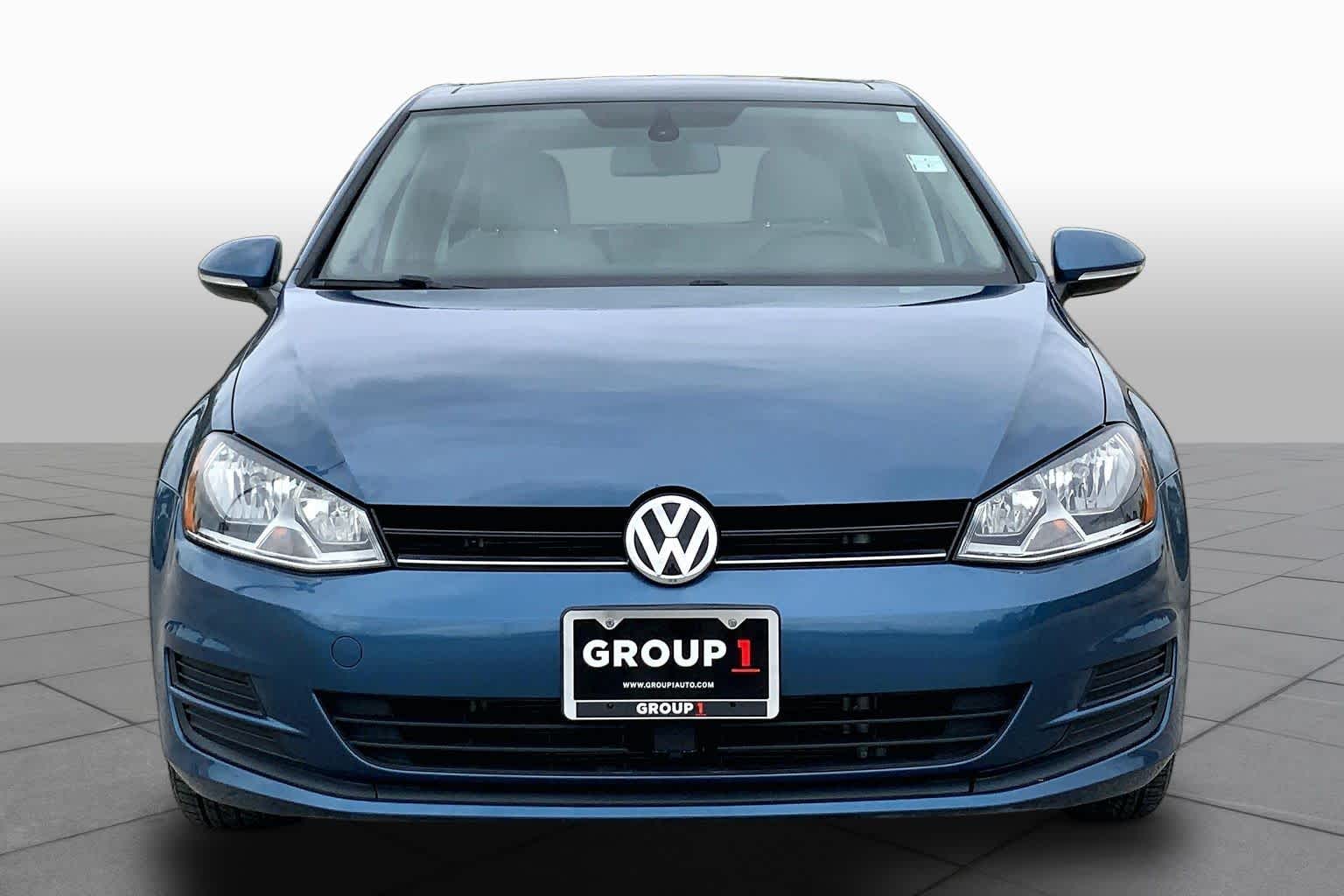 2017 Volkswagen Golf photo 4 of 36