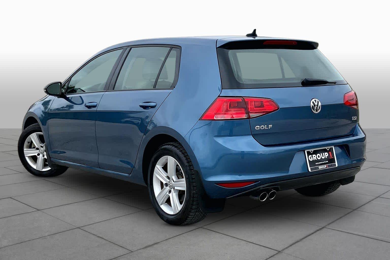 2017 Volkswagen Golf photo 12 of 36