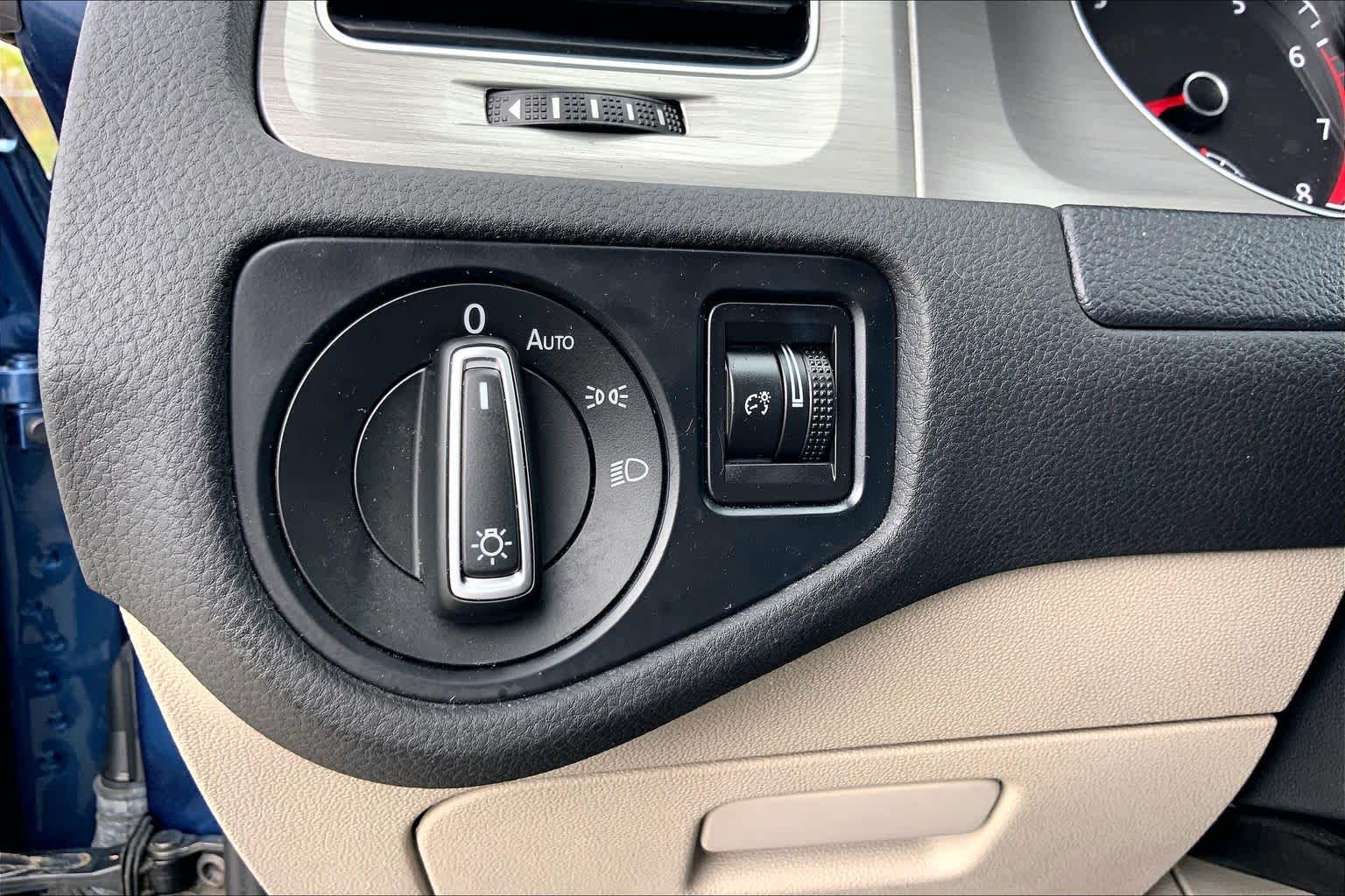 2017 Volkswagen Golf photo 33 of 36