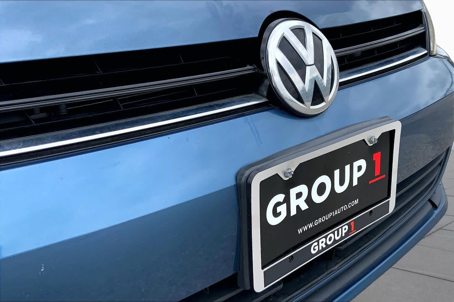2017 Volkswagen Golf photo 29 of 36