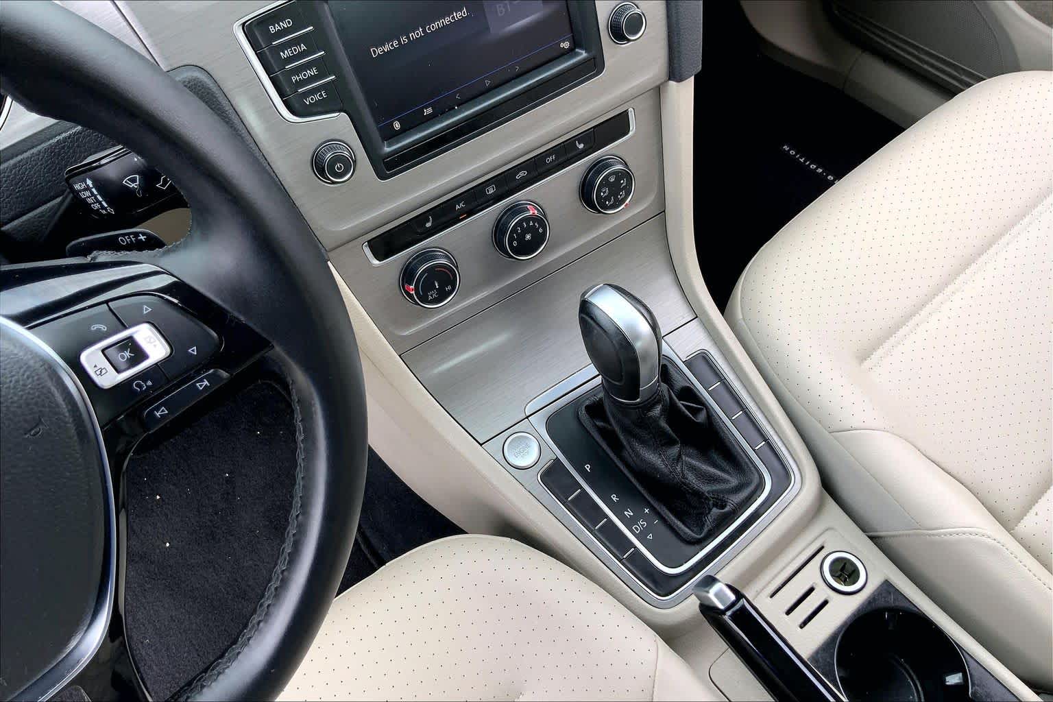 2017 Volkswagen Golf photo 16 of 36