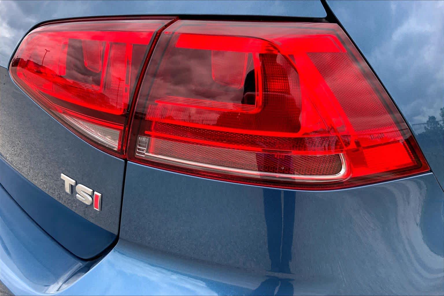 2017 Volkswagen Golf photo 30 of 36