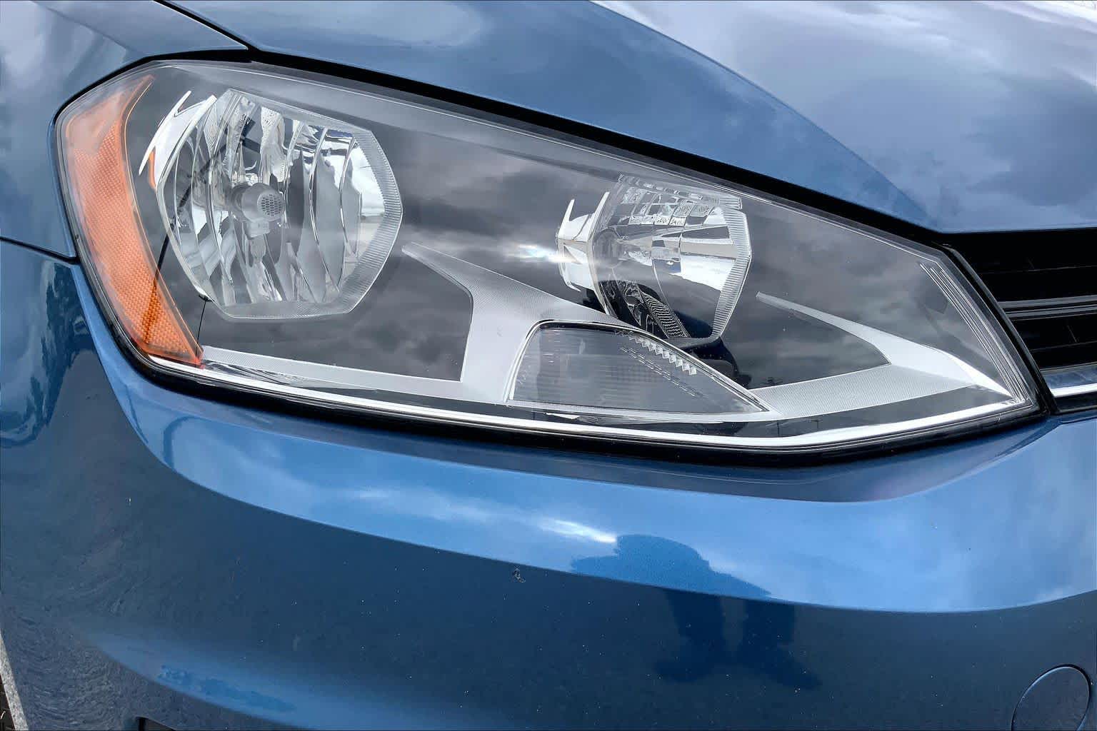 2017 Volkswagen Golf photo 27 of 36